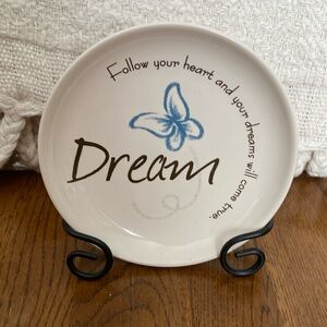 Carson Life is a circle decor plate